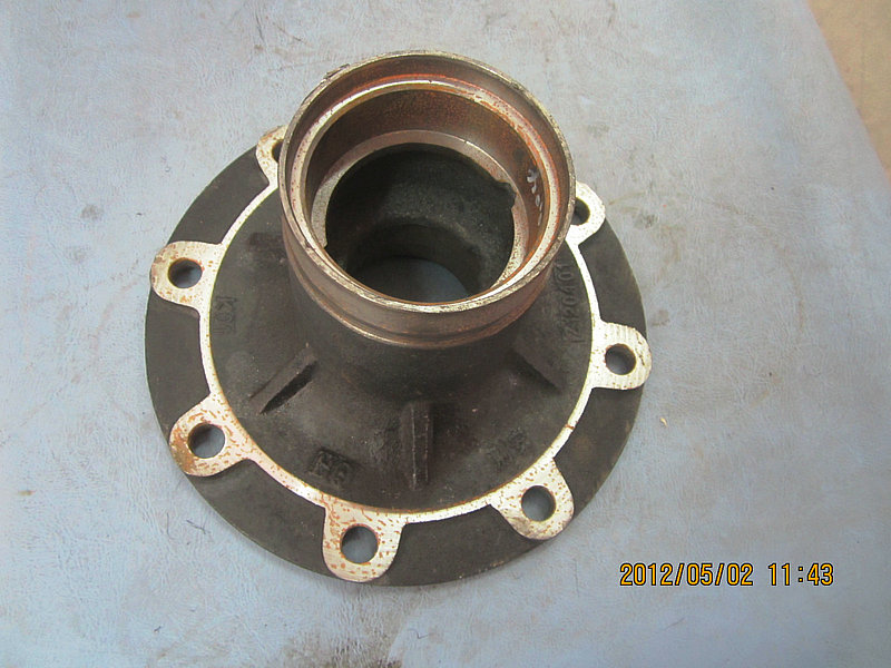 Front wheel hub
