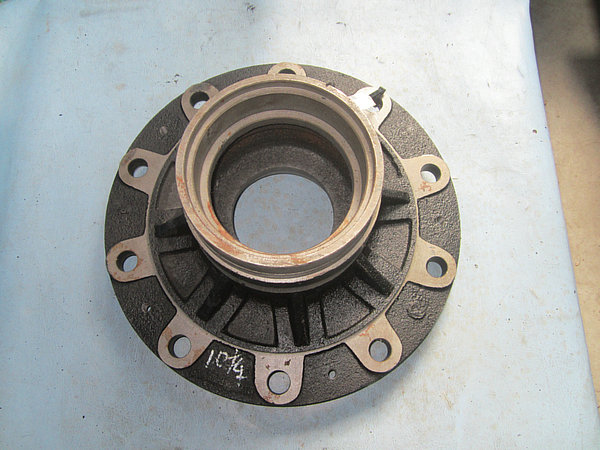 Front wheel hub