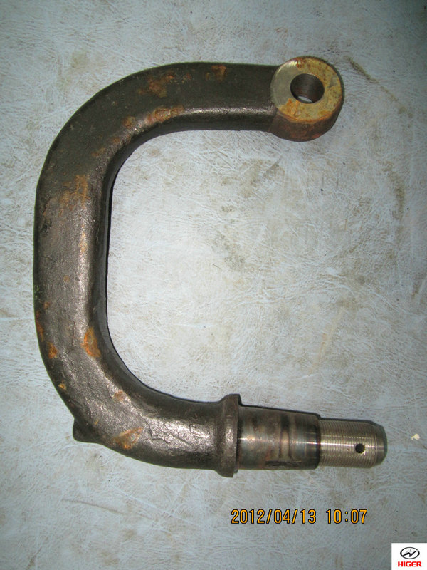 Bras supérieur enroulé au volant