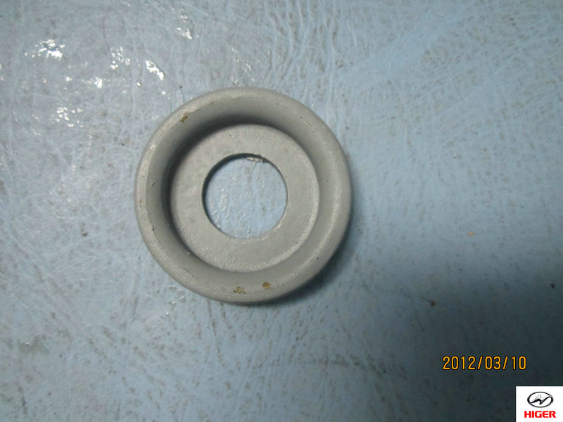Main pin oil sealing cover assembly