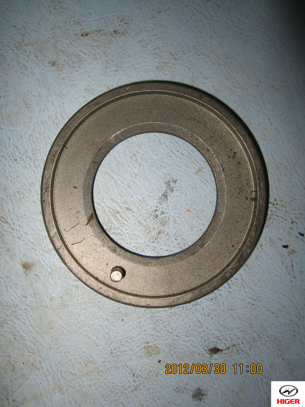 Front oil seal seat assembly