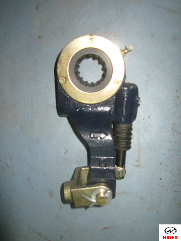 Передняя правая рукоятка саморегулировки