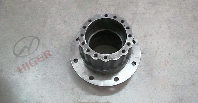 Rear wheel hub