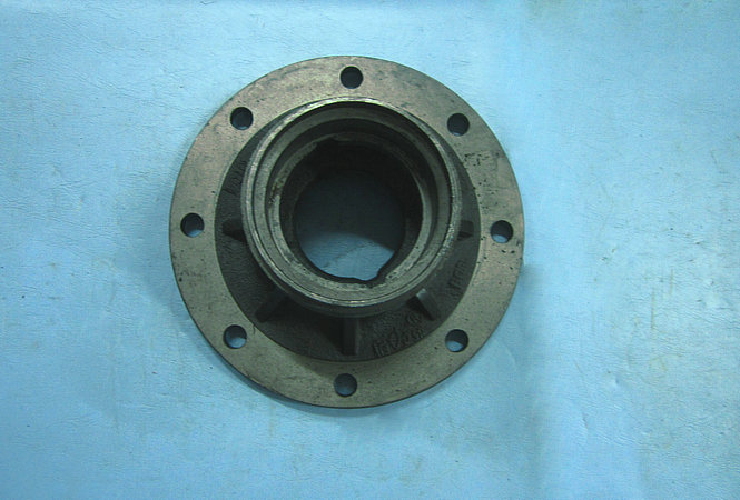 Front wheel hub