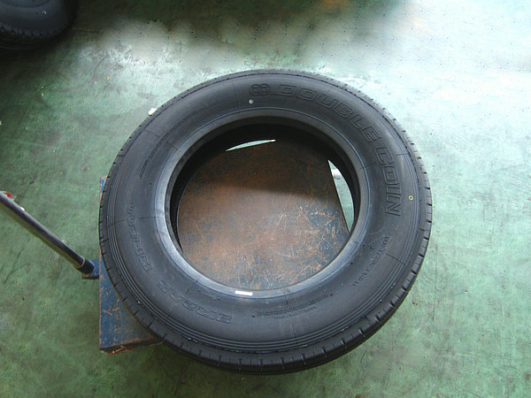 Pneus (9R22,5 produits au pays)