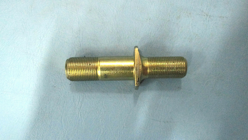 Right rear tire bolt
