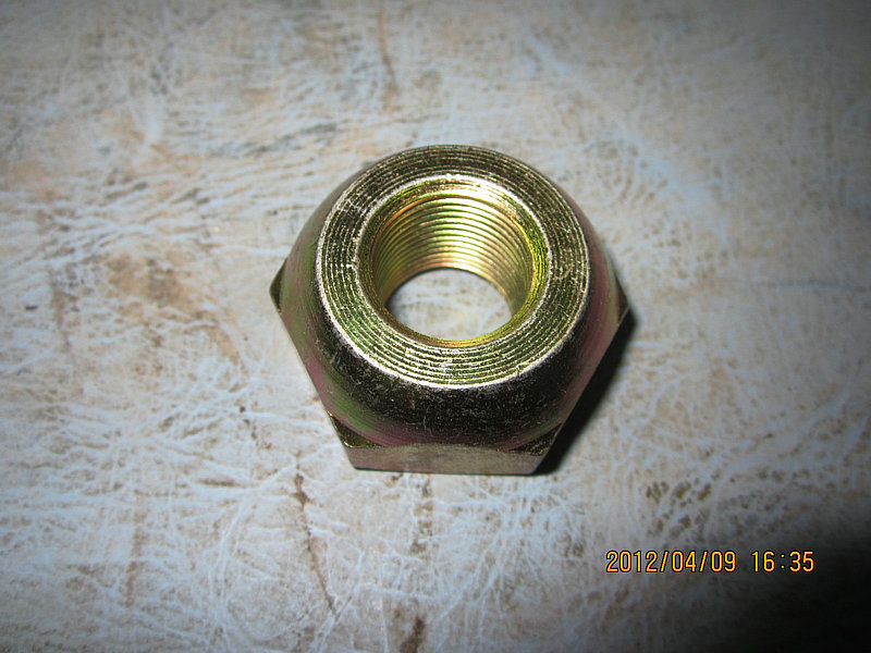 Орех переднего колеса