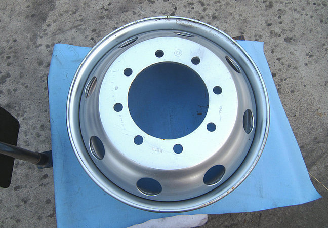 Колеса (22,5X.6,75-275 стальных ободьев)