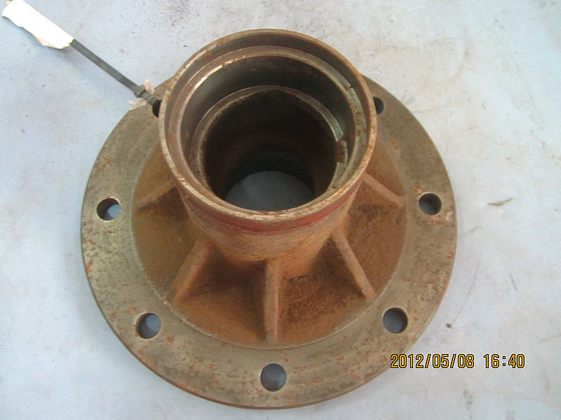 Front wheel hub