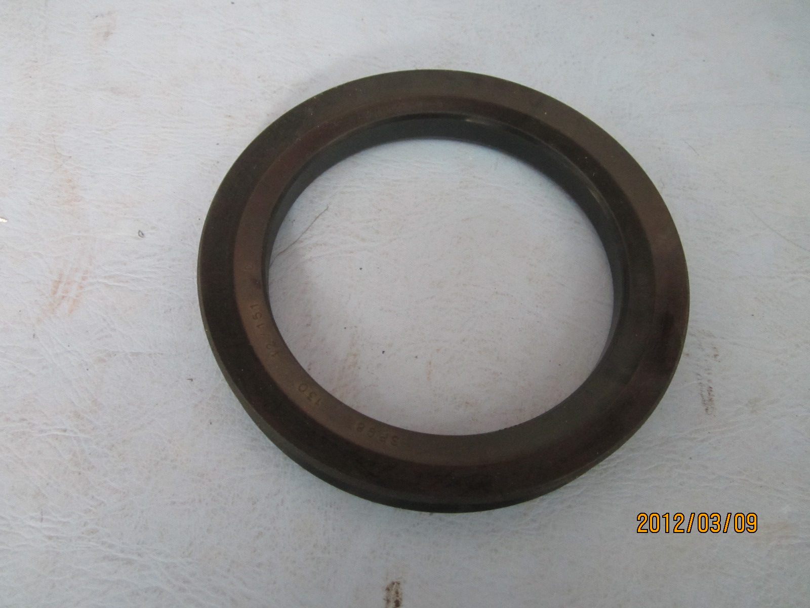 Rear hub oil seal assembly