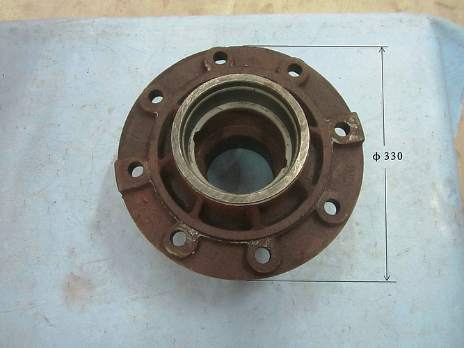 Rear wheel hub