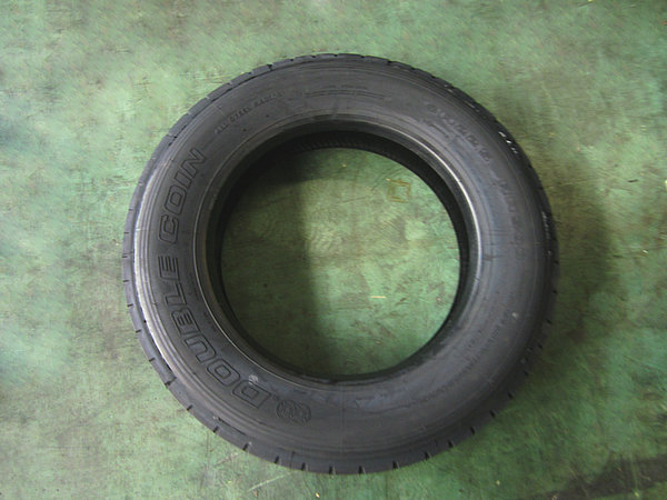 Pneus (8R22,5 domestiques 14PR)