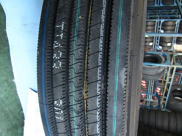 轮胎(8R22.5国产14PR)-1