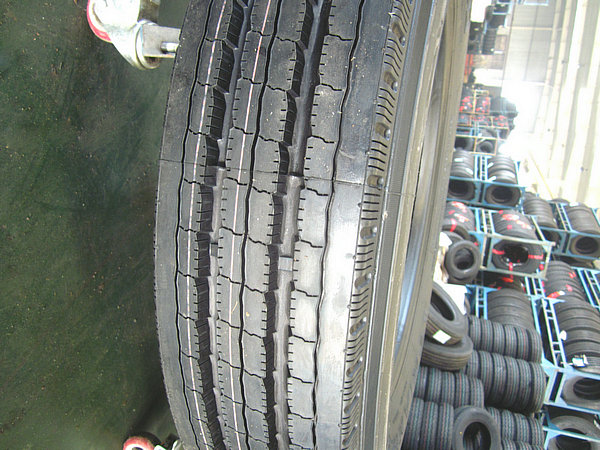 轮胎(8R22.5国产14PR)-2