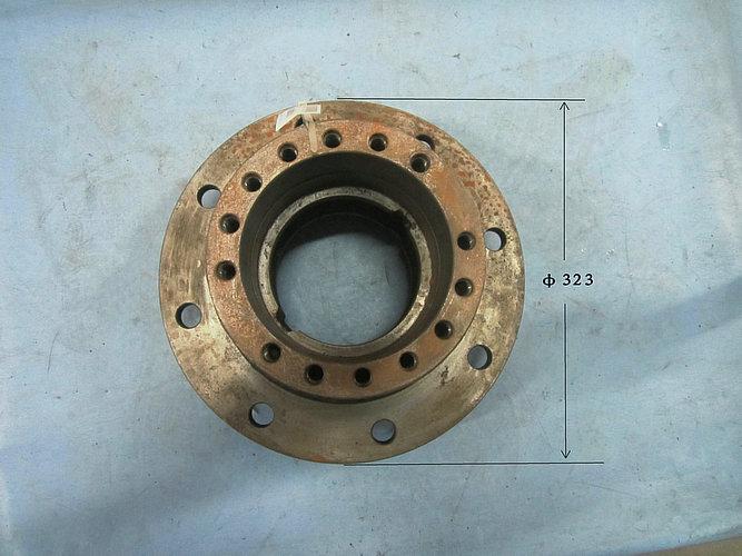 Rear wheel hub