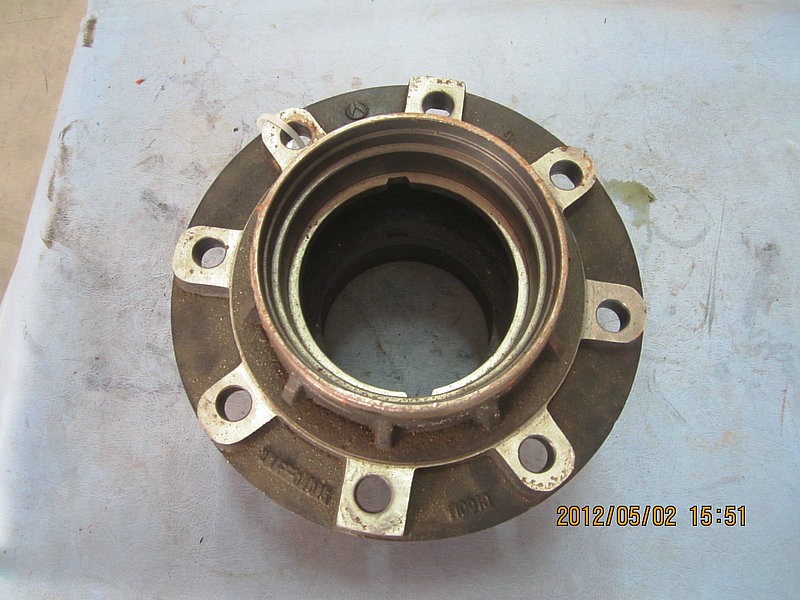 Rear wheel hub