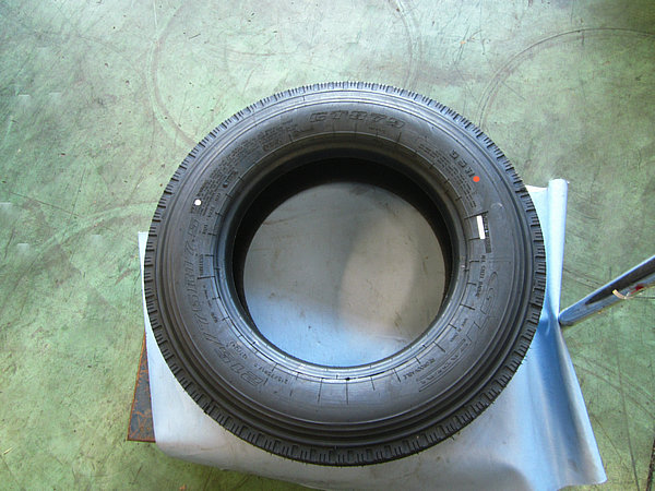 Pneus (215/75R17,5 Jiatong)-2
