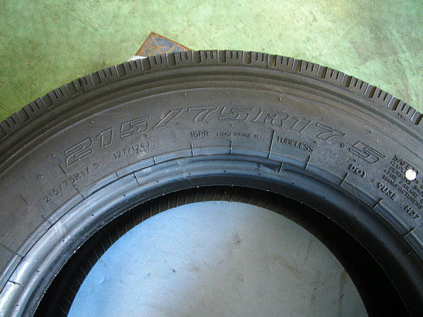 Pneus (215/75R17,5 Jiatong)-1