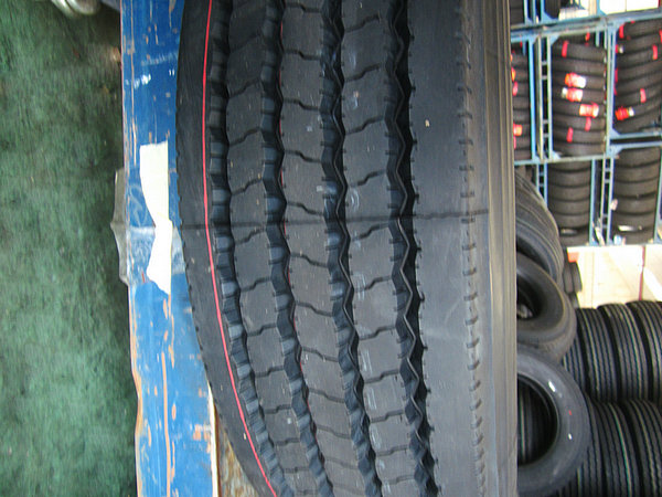 Pneus (215/75R17,5 produits au pays)-1