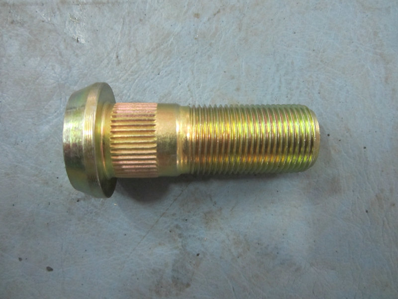 Left wheel bolt-1