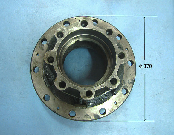 Rear wheel hub
