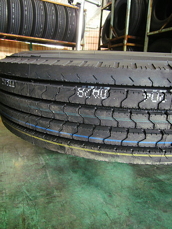 Tires (11R22.5 dual-money RR100)-1