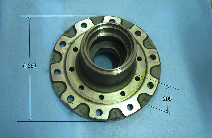Front wheel hub