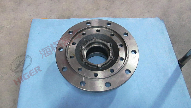 Front wheel hub