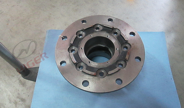 Front wheel hub