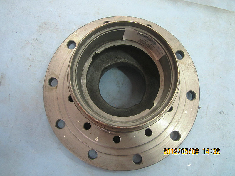 Front wheel hub