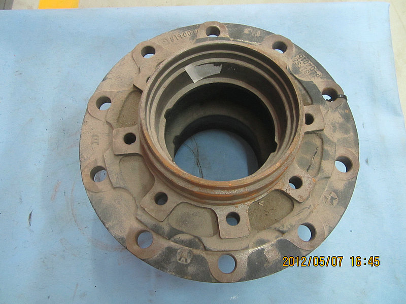 Rear wheel hub