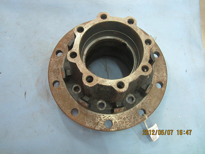 Rear wheel hub