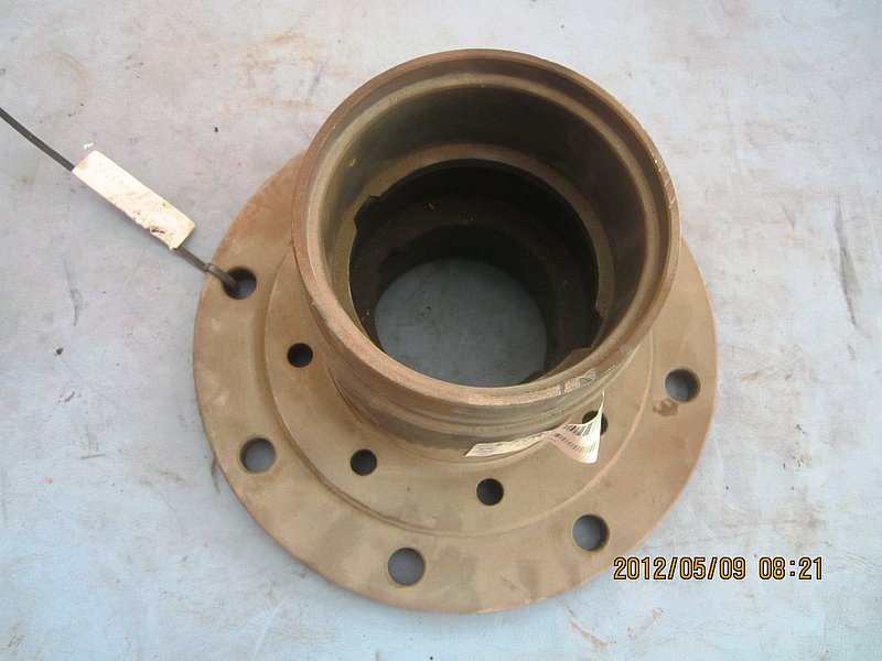 Rear wheel hub