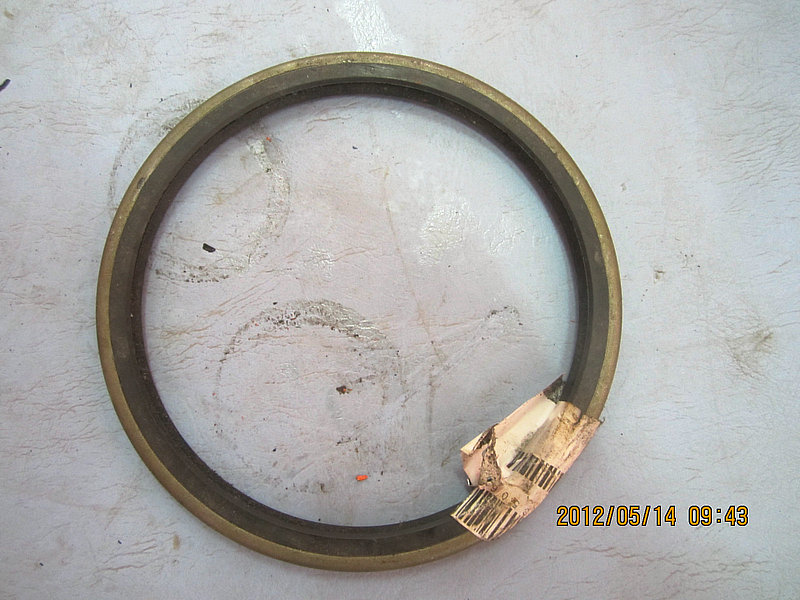 Front hub oil seal assembly