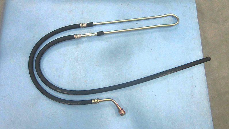 Low pressure oil pipe assembly