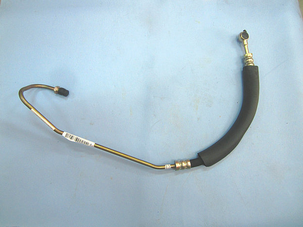 Montage du tuyau à haute pression de direction