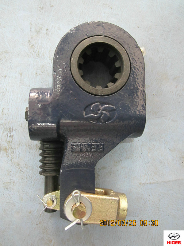 Right automatic adjustment arm assembly