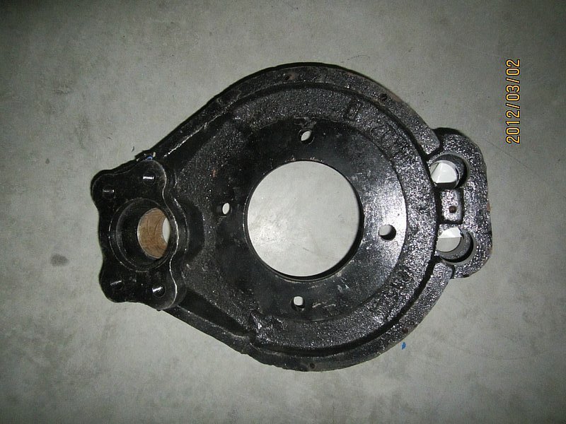 Plaque de base de frein avant gauche avec douille