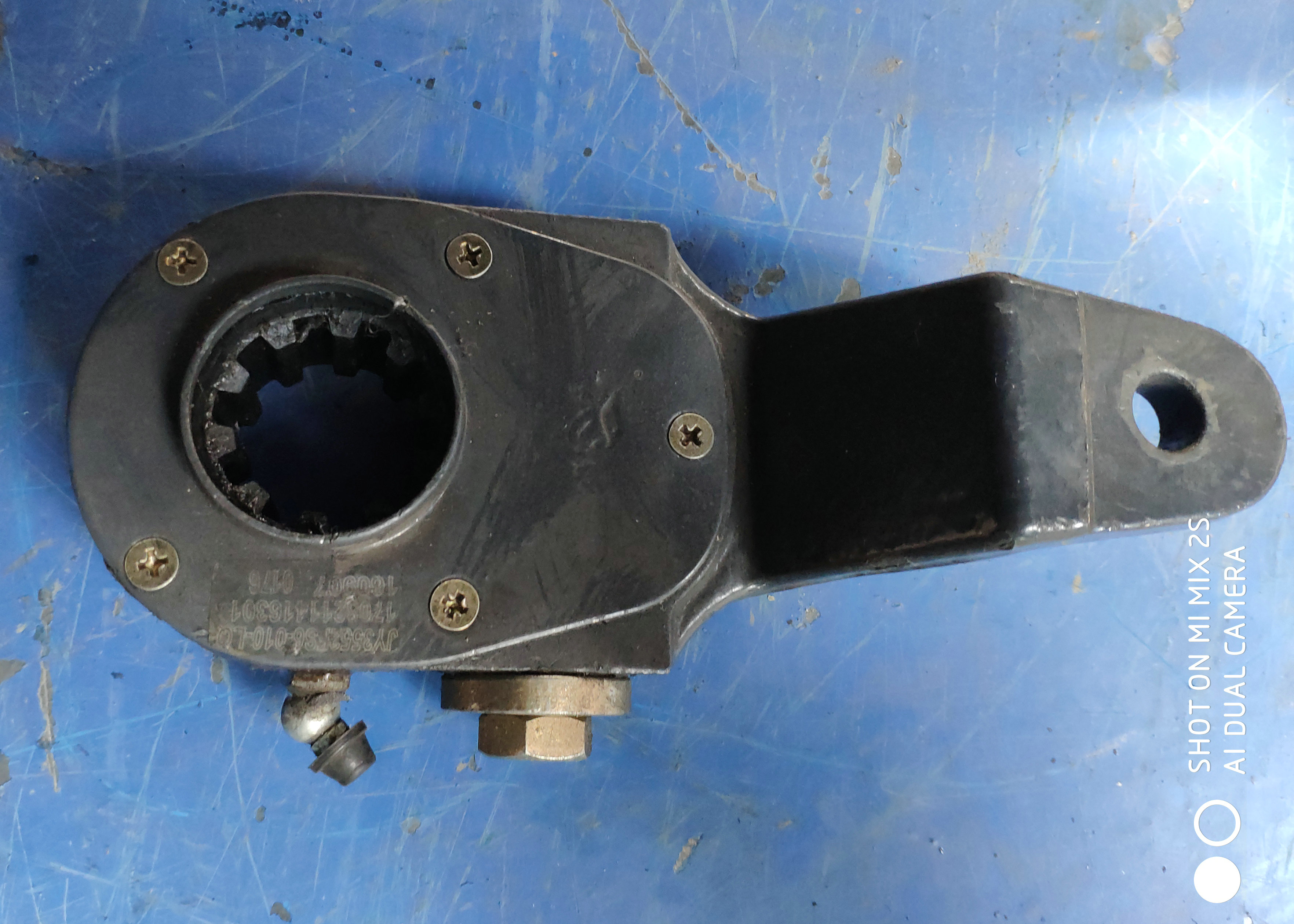 Left adjustment arm assembly