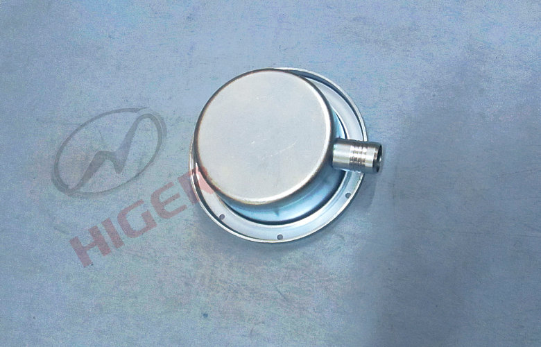 Montage de la pompe à air électrique (filtre d'air externe à bouchon de raccordement à l'huile)