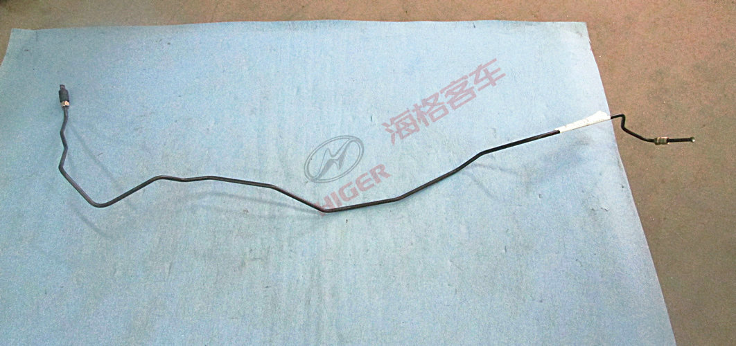 Braking oil pipe assembly (two chambers of master pump to connector)