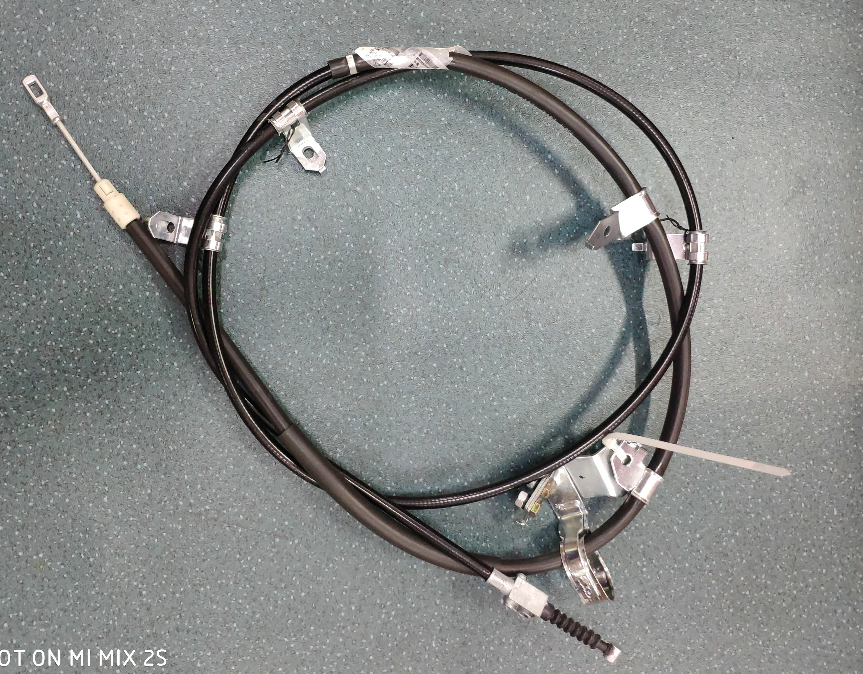 Frein de stationnement à arbre souple (à gauche en arrière)