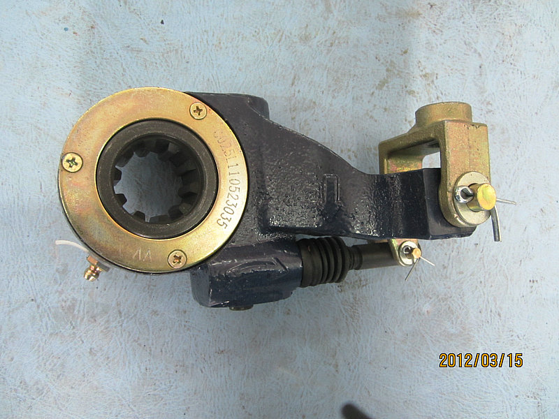 Левый автоматический рычаг регулировки зазора-1