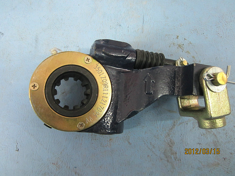 Right automatic adjustment arm assembly