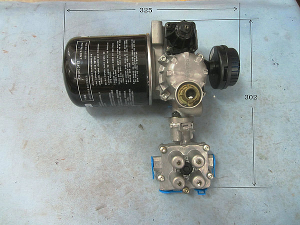 Air dryer (with four-return valve)