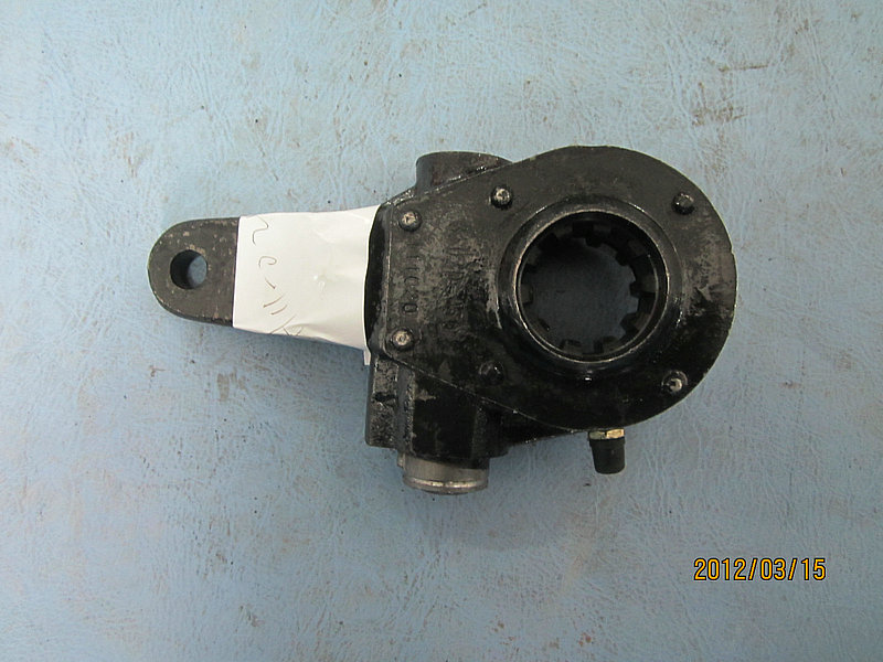 Ручной регулировочный механизм задней оси-1