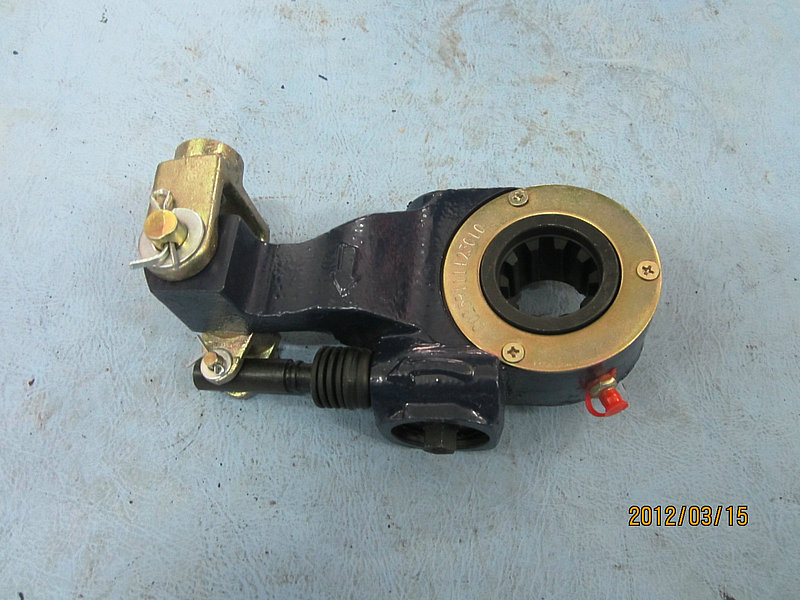 Right automatic adjustment arm assembly