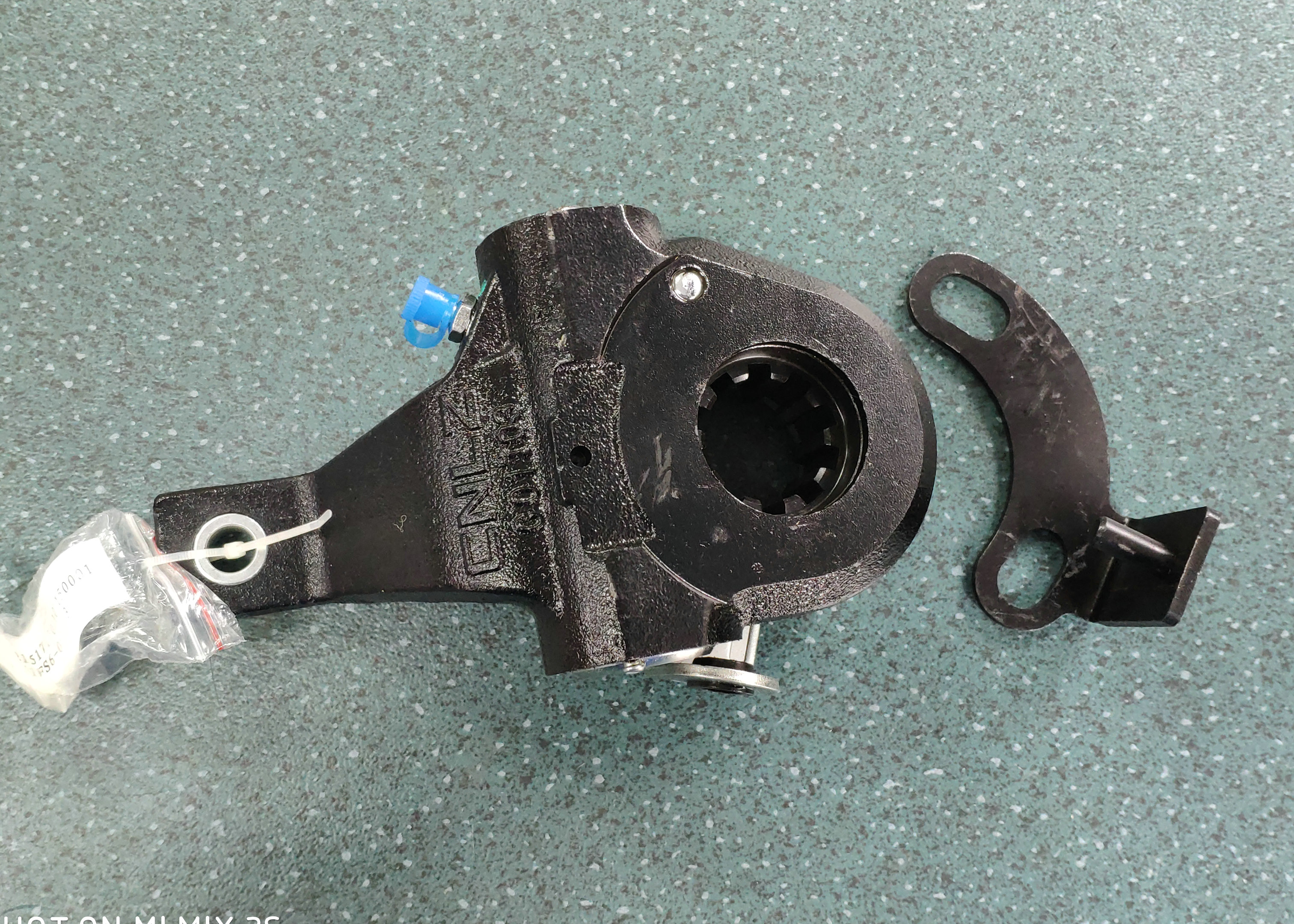 Bras de réglage du frein droit-1