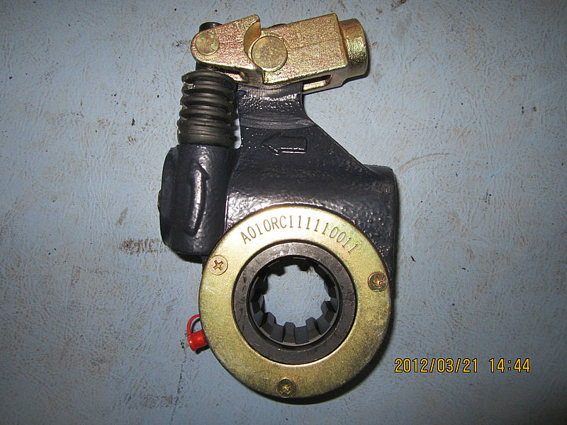 Right self-adjustment arm assembly