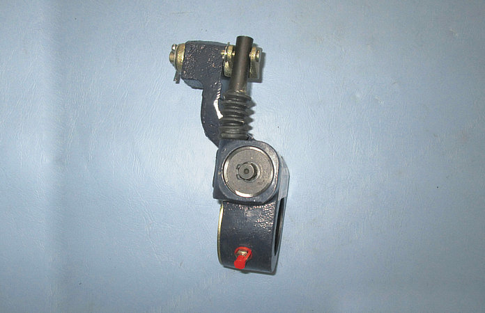 Левый автоматический рычаг регулировки зазора-2